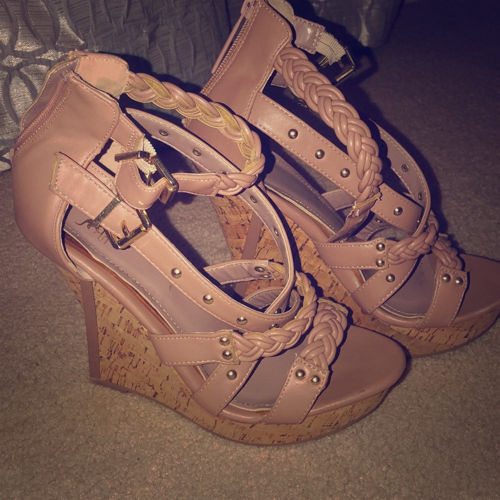 Gold and tan platform super cute 💖